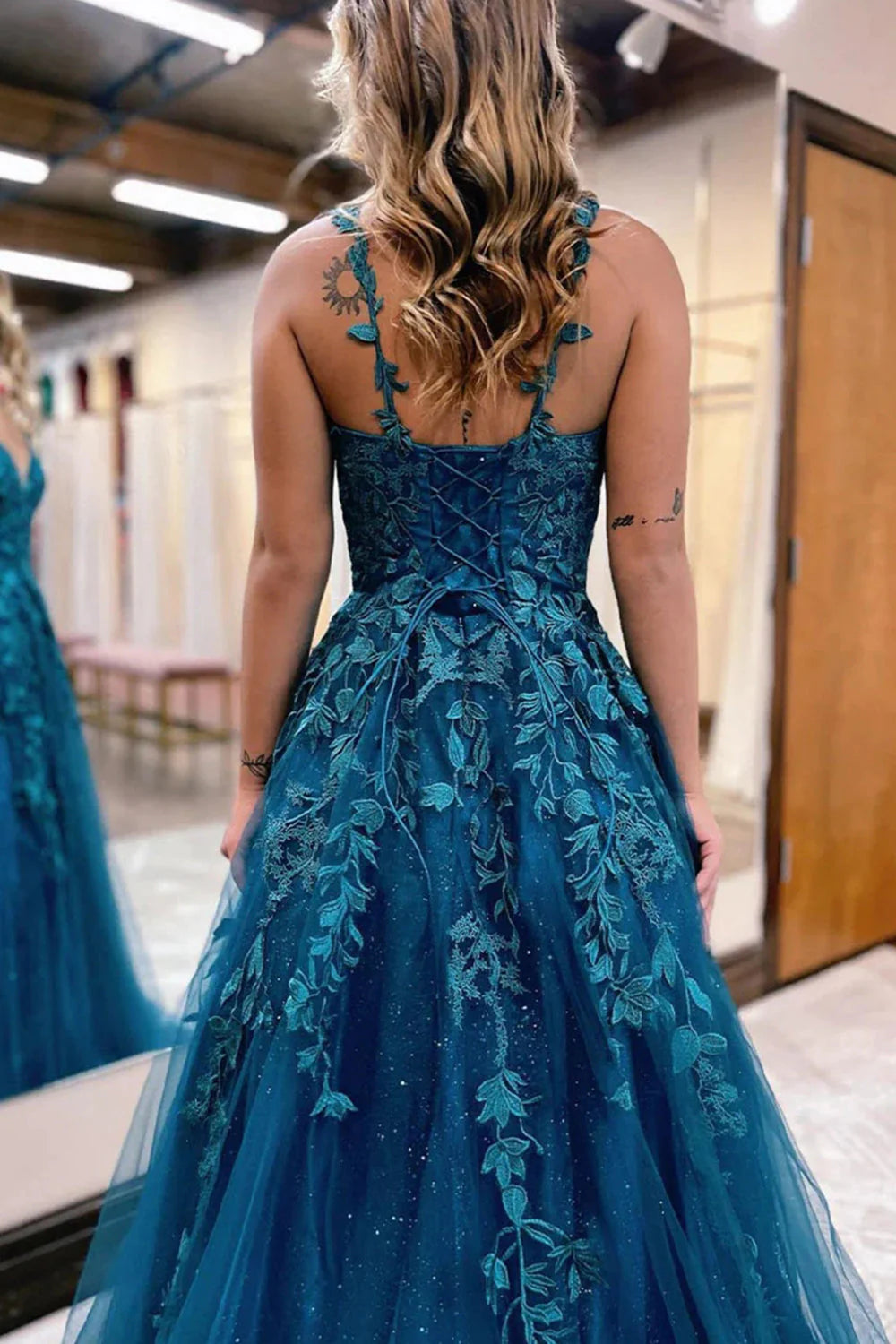 Robe de bal longue en tulle et dentelle pailletée